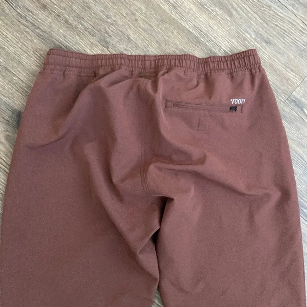 Vuori Transit Technical Joggers Mens X-Large Rust Performance Stretch Pants V417 - Picture 8 of 9